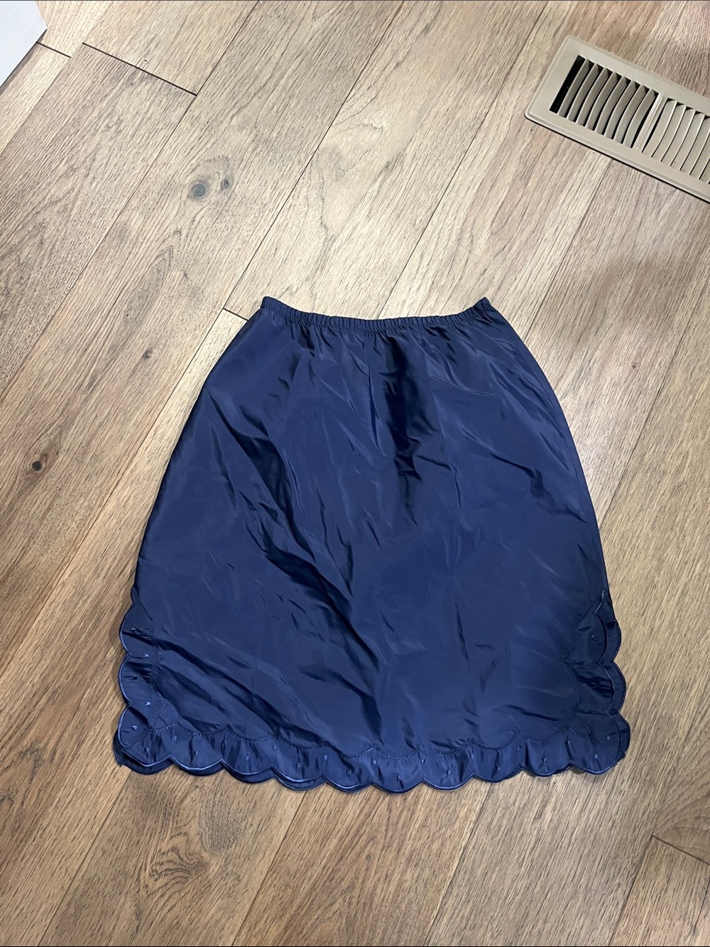 Barbizon vintage Navy Scalloped Hem Women's Skirt slip size small